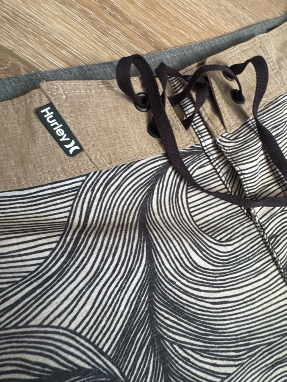 Men's Hurley phantom Wave Print Swim Trunks with Orange Trim size 31 - Picture 2 of 8